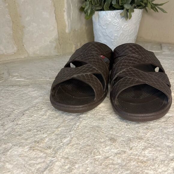 Okabashi brown cross strap sandals M/L - Picture 6 of 9